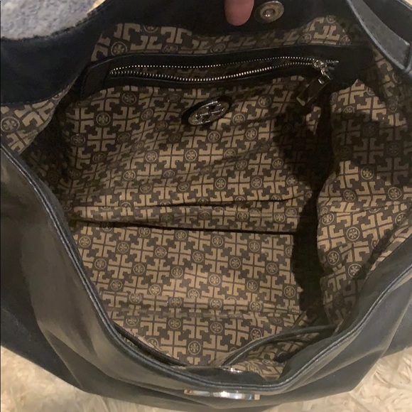 Tory Burch black leather hobo bag - Picture 4 of 4